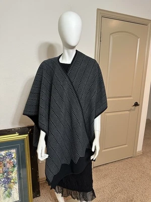 Ike Behar Mujer Envoltura Talla Única Negro con Rayas Blancas Suave Acogedor Vellón Ropa de Invierno Foto 1 de 4