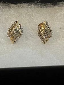 Vintage Fancy Fully Hallmarked 10ct Yellow Gold Diamond Cluster Stud Earrings - Picture 1 of 12