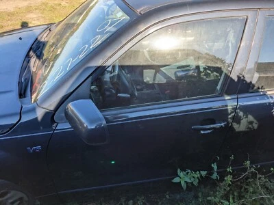 Suzuki Grand Vitara 2006-2013 puerta delantera lado del conductor negra Foto 1 de 4