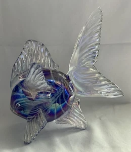 Kevin Fulton 1994 mundgeblasenes Glas tropischer Fisch irisierend blau lila 8 1/2" hoch - Bild 1 von 8