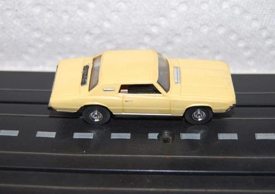 AURORA 67 THUNDERBIRD AMARILLO Foto 1 de 4