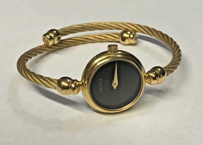 Дамы GUCCI 2700L золотистый кабель браслет браслет, черный циферблат наручные часы - Изображение 1 из 4