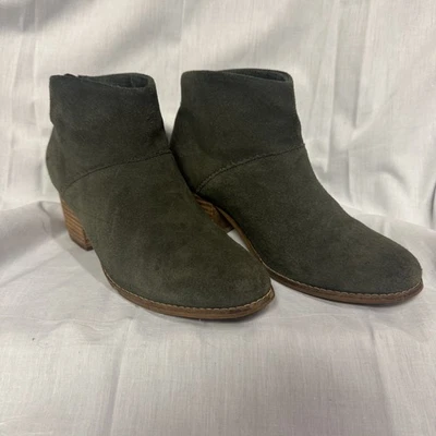 TOMS Botas Mujer 7.5 Leila Botines Oliva Gamuza Borla Trasera Cremallera Tacones Bajos Foto 1 de 4