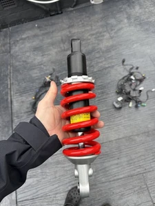 Ammortizzatore posteriore APRILIA RS660 Tuono 660 Tuono 660 OEM 2B005358 - Foto 1 di 4