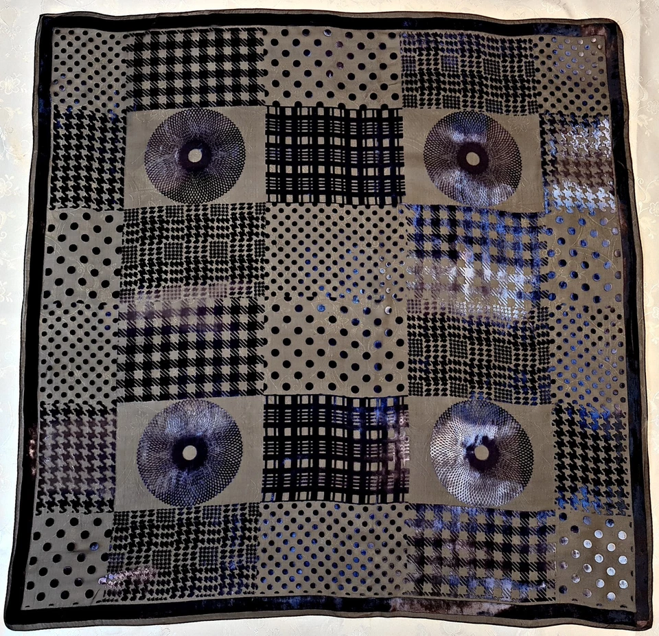 BUFANDA AUTÉNTICA GEOMÉTRICA CORTE ARTÍSTICO TERCIOPELO AZUL GRIS MEZCLA SEDA CUADRADA MUJER Foto 1 de 4