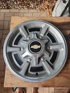 OEM Wheel Cover HubCap Chevrolet 1977 UP C10  SUBURBAN Van SILVERADO Hub Cap OEM - Picture 1 of 2