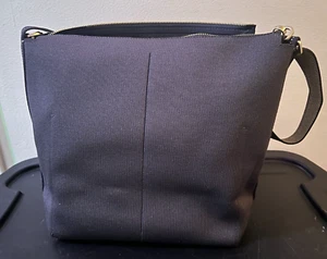 Borsa a mano Rothy's The Casual a tracolla con zip superiore e tracolla - grande blu navy - Foto 1 di 7