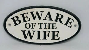 Cast Iron Embossed Beware Of The Wife Plaque Home Decor Vintage Rustic Black - Foto 1 di 4