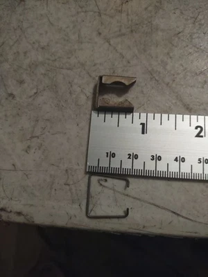 2 Clips Look JAGUAR XJ6 VDP  I6 Fuel Injector Retainer Clip 2 Only Look Not Sure - Image 1 of 4