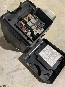 2003-06 Chevy Silverado/GMC Sierra FUSE BOX RELAY JUNCTION BLOCK 15201928-02 PL - Picture 1 of 7