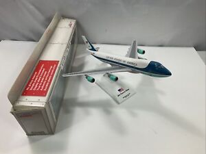 Daron Sky Marks Aircraft of the World US Air Force One B747 Plane 1:250 Model