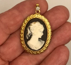 Vintage Oval Cameo Black and White Gold Tone Pendant - Picture 1 of 3