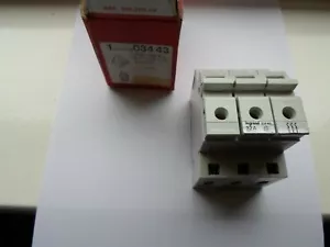 NUEVO INTERRUPTOR CIRCUITO MCB LEGRAND 32 AMP 034 43 TRIPLE POLO. - Imagen 1 de 2
