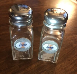 Vintage Univ. of IL Basketball in Zinnform mit Block "I" Logo - Glas Salz/Pfeffer - Bild 1 von 7