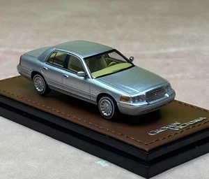 TG GOC 1:64 Crown Victoria EN114 Sedan Classic Model Diecast Metal Car New - Picture 1 of 21