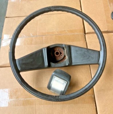 Volante usado OEM Chevy K5 Blazer GMC Jimmy con tapa de bocina "Chevrolet" Foto 1 de 2