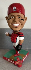 Yadier Molina St. Louis Cardinals FOCO Edizione Limitata Caricatura Bobblehead - Foto 1 di 3
