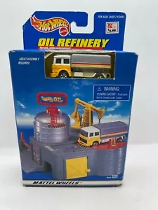 Oil Refinery Playset with Oil Tanker VINTAGE 1998 Hot Wheels - Picture 1 of 7