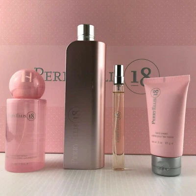 Perry Ellis 18 Mujeres Juego de 4 piezas Perfume Spray 3.4 OZ Niebla Corporal Crema de Manos Mini Spray Foto 1 de 4