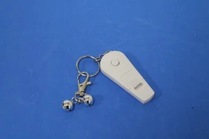 Portachiavi luce e fischietto di sicurezza con campanelli borsa su attacco gancio a scatto - Foto 1 di 3