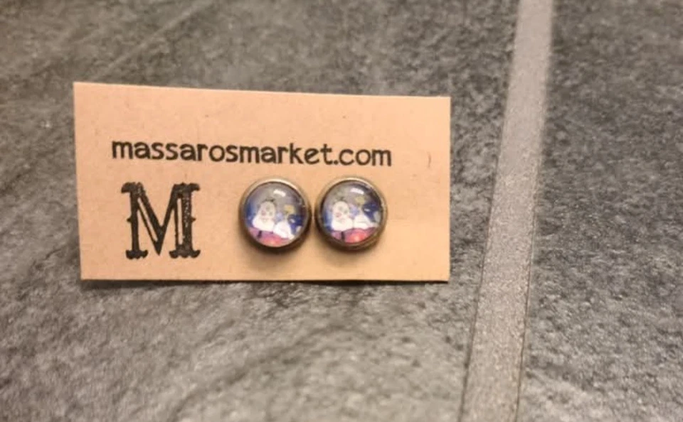 Aretes de Navidad Snoopy y Woodstock en casa de perro Foto 1 de 1