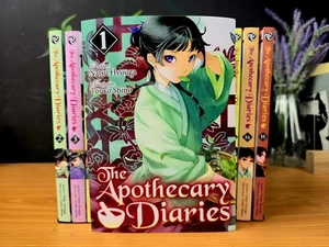 The Apothecary Diaries Roman Buch Set Band 1-15 Version VOLLSTÄNDIGES SET + KOSTENLOSER VERSAND - Bild 1 von 23