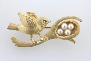 14K Yellow Gold Intricate Detailed Canary Bird with Pearl Eggs Nest Brooch Pin - Picture 1 of 7