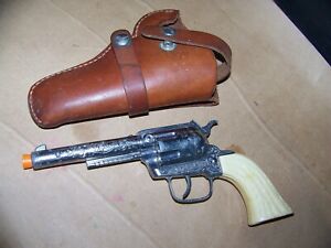 Vintage Toy Kids Pony Boy  Metal Cap Gun and Leather hunter 1100-11 Holster