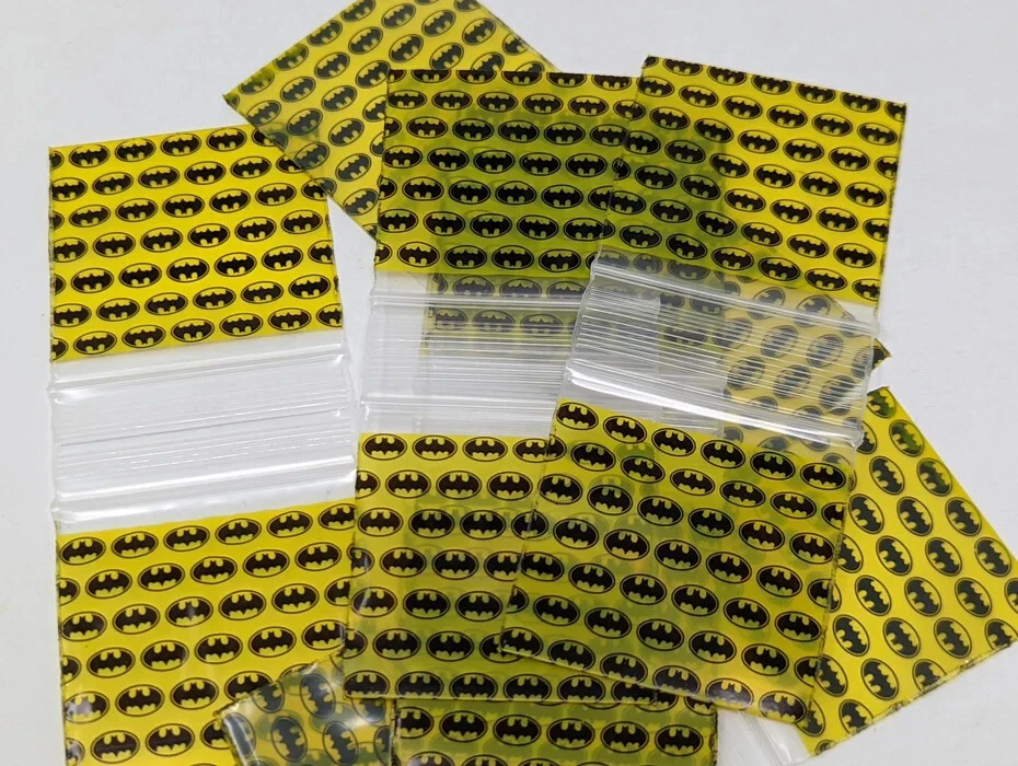BATMAN SMALL MINI RESEALABLE APPLE BAGGIES (CHOOSE SIZE) - Image 1 of 1