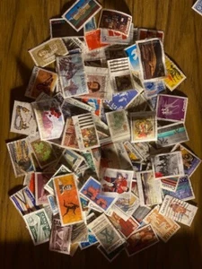 100 fine used Canadian stamps mixed, good ones, $2.60 only, discount shipping! - Bild 1 von 1