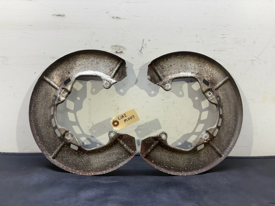 Escudos de freno traseros Porsche 944  Foto 1 de 4