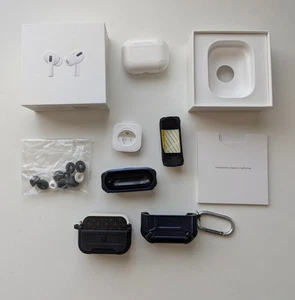 Apple AirPods Pro A2084 A2190 w Wireless Case (Rigth One Faulty) UK Seller - Picture 1 of 9