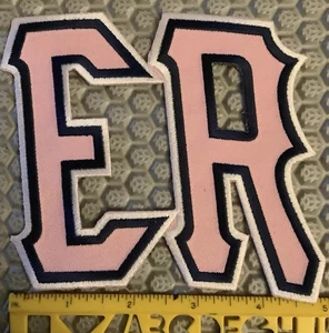 Parche rosa planchado para sala de emergencias ER cáncer de mama softbol béisbol logotipo E R - Imagen 1 de 2