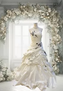 Wedding Ball Gown Ivory Black Motif Chapel Train Floral Appliqués Size 12-14 UK - Picture 1 of 9
