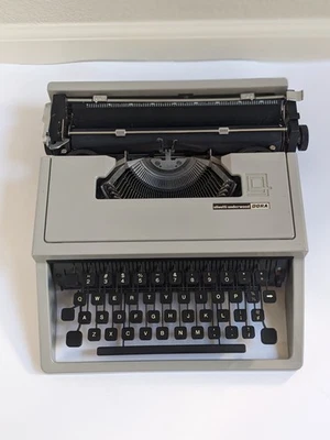 复古 Olivetti Underwood 多拉打字机 意大利制造 用于维修/零件 带盒 — 第 1/4 张图片
