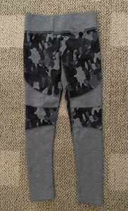 Girls Small Slim Nike Sportswear Slim Fit Sweat Pants Gray/Black Camo Leggings - Picture 1 of 3