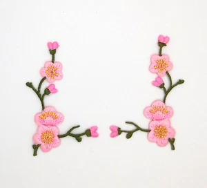 2 pink cherry blossom embroidered iron on patches/1 facing left & 1 facing right - Bild 1 von 2