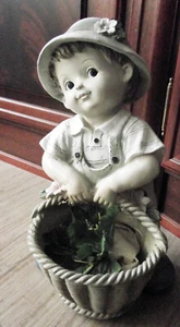 Figur: Junge mit Korb, 30cm. ais Nachlass - Bild 1 von 2