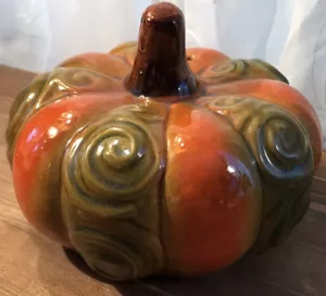 Orange und grün Keramik Wirbel Kürbis mit Stiel Herbst Erntedank Halloween - Bild 1 von 7