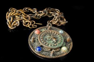 COLLAR BROZE MEDALLÓN CABALLERO CABALLO PIEDRA ÁGATA LAPISLÁZULI TURQUESA VINTAGE - Imagen 1 de 5