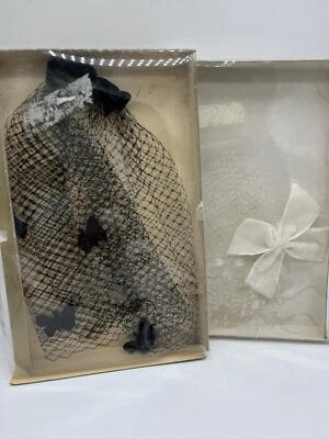 Fascinadores de redes faciales de moda MCM de colección 1 blanco 1 mariposa flocada negra Foto 1 de 4