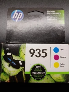Cartucho de tinta tricolor HP 935 caducado marzo 2022 caja abierta - Imagen 1 de 9