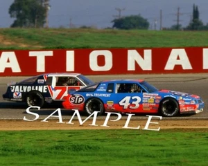 Diapositiva NASCAR 35 MM - RICHARD PETTY & JOE RUTTMAN 1988 AT RIVERSIDE #SC74 - Imagen 1 de 1