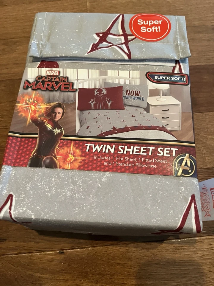 New CAPTAIN MARVEL TWIN SHEET SET - Image 1 of 1