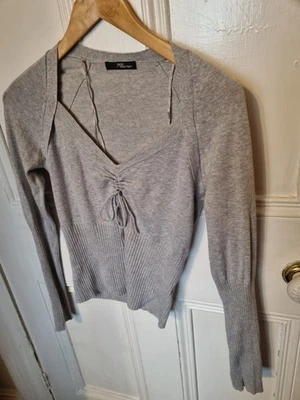 Jane Norman Light Grey Thin Knit V Neck Jumper In Size 10 - Image 1 of 4