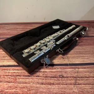 Giardinelli GFL-300 Silver-Plated Flute with Case - Picture 1 of 17