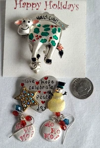 Gekrempelte Weihnachten HEILIGE KUH BROSCHE signiert AJMC HO HO OHRRINGE NOS silberfarben - Bild 1 von 2