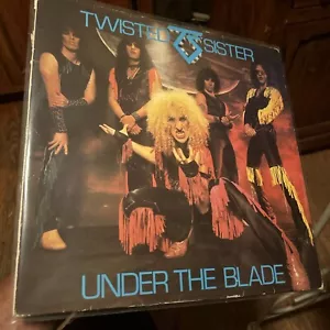 TWISTED SISTER - UNDER THE BLADE - IMPORT LP 1982 - ON SECRET/INT'L - Picture 1 of 2