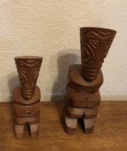 Statue Tiki hawaiane vintage - statuine intagliate a mano - metà secolo Luau Decor - set - Foto 1 di 8
