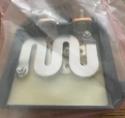 New Genuine Mercedes Battery base power distributor Sprinter W907 A9079060100 - Image 1 of 2